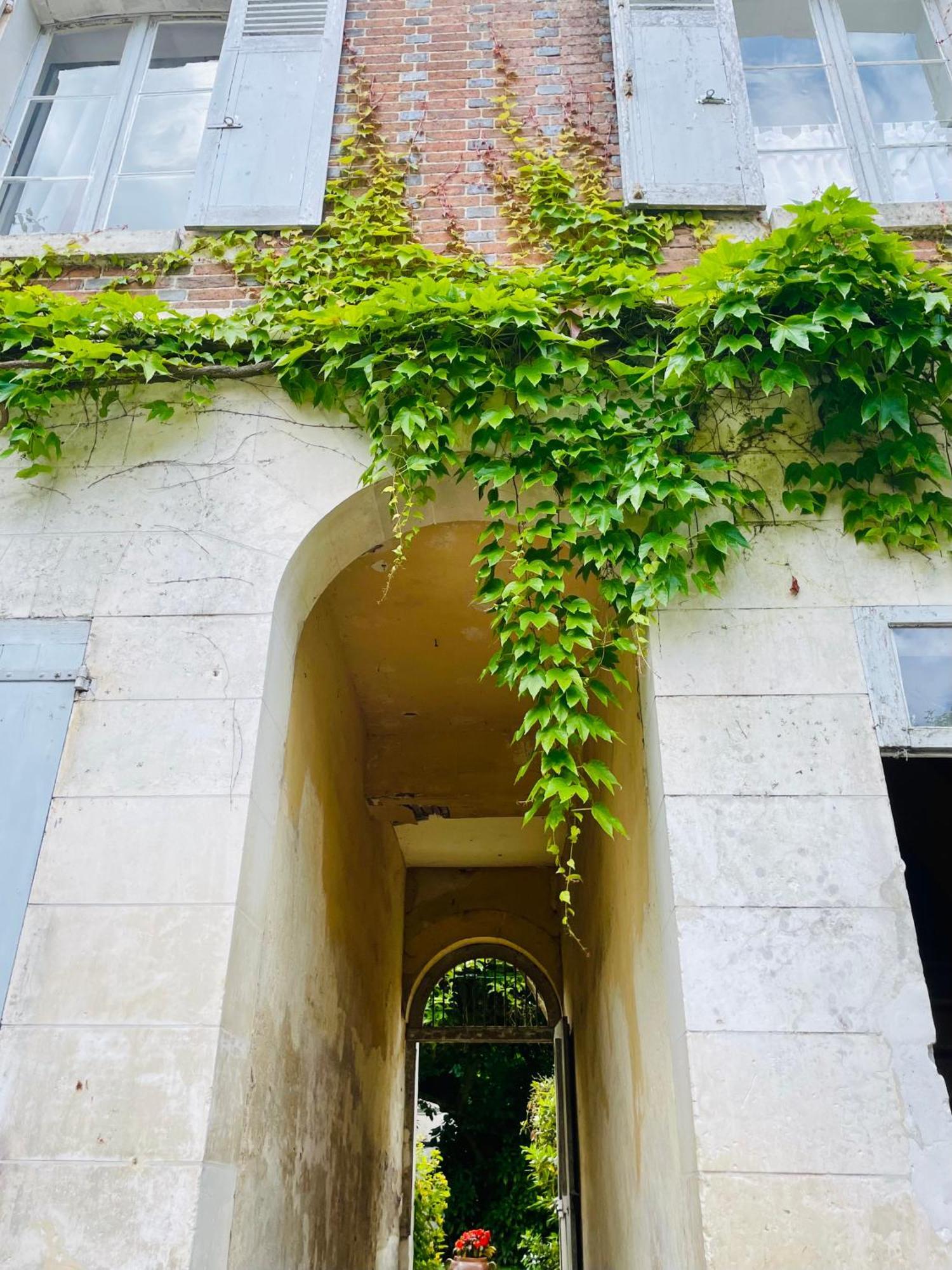 Il Etait Une Fois Un Jardin Saint-Fargeau  Exterior photo