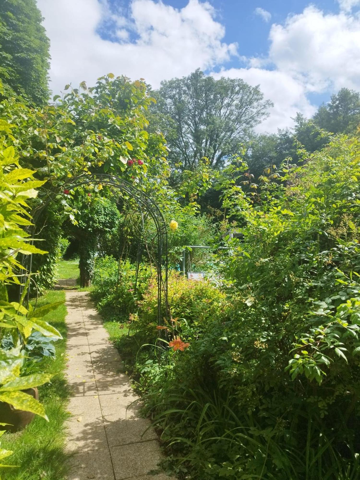 Il Etait Une Fois Un Jardin Saint-Fargeau  Exterior photo